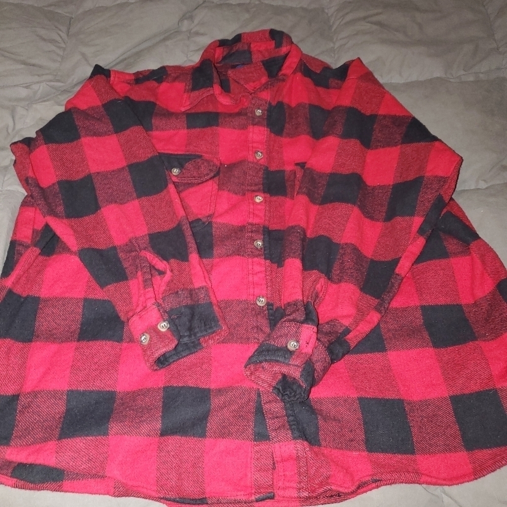 𝅺BTC Red and black flannel